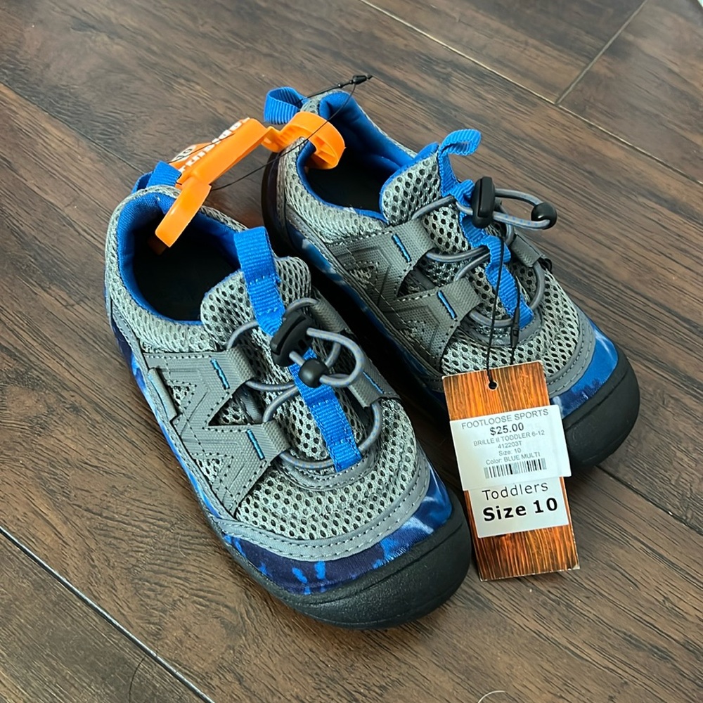 10 Boys Water Shoes BRAND NEW
